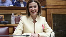 Αδιαθεσία ένιωσε στη Βουλή η Ειρήνη Αγαπηδάκη – Μεταφέρεται με ασθενοφόρο στον Ευαγγελισμό