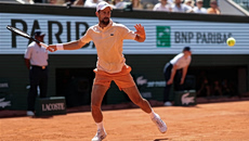 Τζόκοβιτς για τον αποκλεισμό στο Roland Garros: «Άξιζε τη νίκη ο Φονσέκα – Έμεινα από δυνάμεις»