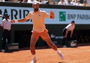 Τζόκοβιτς για τον αποκλεισμό στο Roland Garros: «Άξιζε τη νίκη ο Φονσέκα – Έμεινα από δυνάμεις»