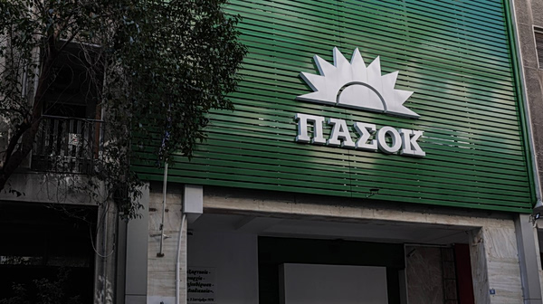 ΠΑΣΟΚ: Η μάχη για το «ρετιρέ» της κεντροαριστεράς, οι δημοσκοπήσεις και η αναδίπλωση της Αναστασίου