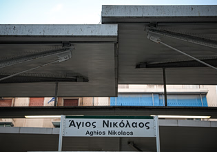 Συρμός του ΗΣΑΠ βγήκε εκτός αποβάθρας – Οι επιβάτες κατέβηκαν στον επόμενο σταθμό