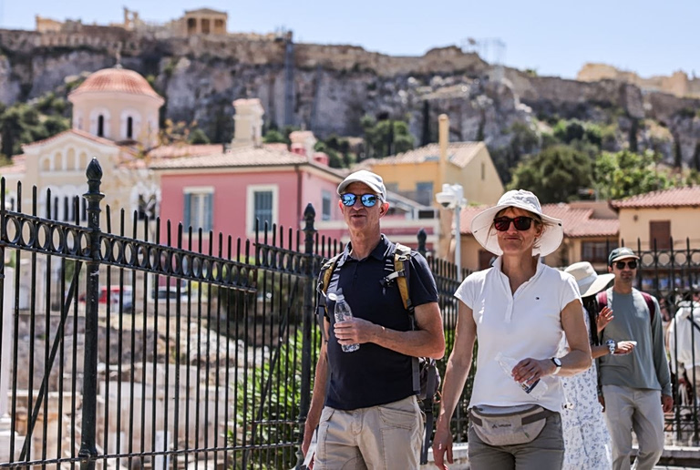 Καιρός: Η ημέρα της νέας εβδομάδας με την υψηλότερη θερμοκρασία – Πού ο υδράργυρος θα σκαρφαλώσει στους 33°C