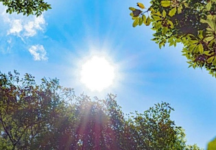 Καιρός: Αίθριος την Κυριακή, με τον υδράργυρο να αγγίζει τους 28°C – Πού θα σημειωθούν βροχές και καταιγίδες