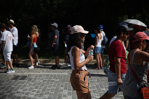 Καιρός: Στους 33 βαθμούς «σκαρφαλώνει» ο υδράργυρος την Τρίτη – Οι πιο ζεστές περιοχές