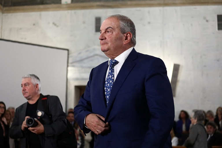 Νέα εμφάνιση Καραμανλή – Η αγεφύρωτη απόσταση του πρώην πρωθυπουργού από Μητσοτάκη