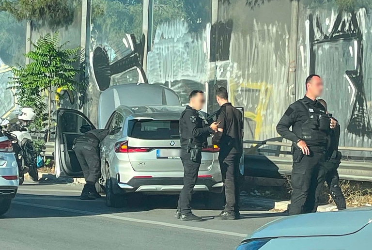 Αιματηρό επεισόδιο με πυροβολισμούς στην Πατησίων – Εντοπίστηκαν τρεις ύποπτοι μετά από καταδίωξη στον Κηφισό