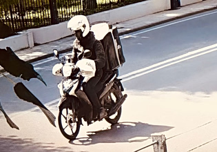 Κηφισιά: Προφυλακιστέος ο 28χρονος διανομέας που κατηγορείται ότι πετούσε πέτρες σε περαστικούς