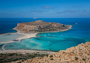 Κρήτη: Αδιαμφισβήτητη ναυαρχίδα του ελληνικού τουρισμού σπάζοντας κάθε ρεκόρ