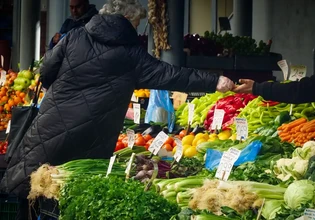 Η ΕΕ αναθεωρεί τις προβλέψεις για την ανάπτυξη, καθώς ο πόλεμος στο Ιράν εκτοξεύει τον πληθωρισμό