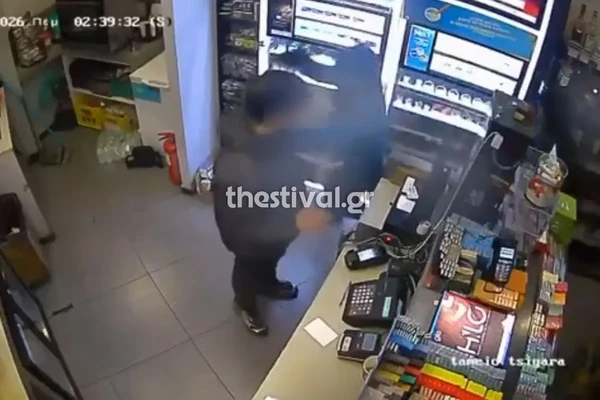 Θεσσαλονίκη: Συνελήφθησαν τρεις ανήλικοι για ένοπλη ληστεία σε ψιλικατζίδικο – Το είχαν σκάσει από τη φυλακή
