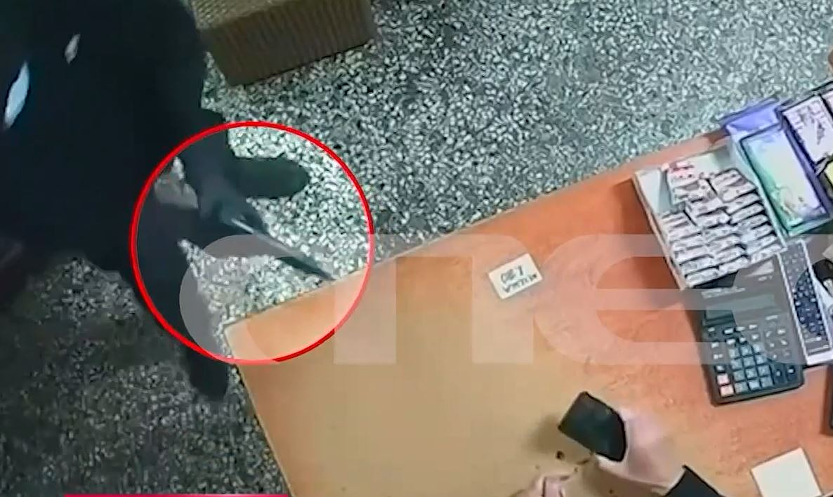 Βίντεο ντοκουμέντο – Ένοπλη ληστεία σε μίνι μάρκετ από συμμορία νεαρών που δρούσε στα βόρεια προάστια της Αττικής