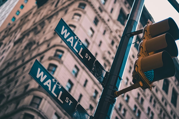 Wall Street: Τα μαθήματα από 100 χρόνια επενδύσεων