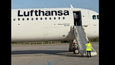 Lufthansa: Τρεις τραυματίες από την εκκένωση του αεροσκάφους μετά την αναγκαστική προσγείωση