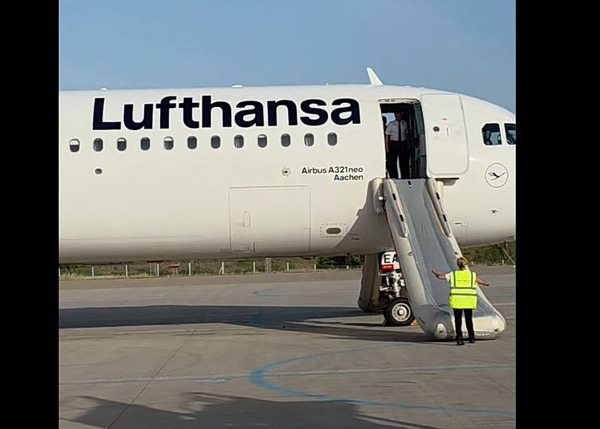 Lufthansa: Τρεις τραυματίες από την εκκένωση του αεροσκάφους μετά την αναγκαστική προσγείωση