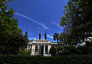 «Επιχείρηση συγκάλυψη» από την κυβέρνηση για ΟΠΕΚΕΠΕ και υποκλοπές – Σφυροκόπημα από την αντιπολίτευση