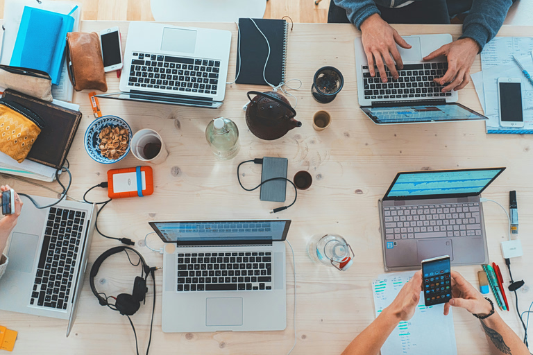 Στελέχη των Big Tech «φεύγουν» και ιδρύουν startups