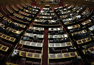 Εντός τριών μηνών η εκδίκαση υποθέσεων που εμπλέκονται πολιτικά πρόσωπα – Τι προβλέπει η ρύθμιση