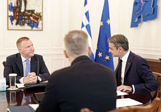 Το σκάνδαλο των υποκλοπών σκεπάζει το Μαξίμου και ο Μητσοτάκης μιλά για βελτίωση για το Κράτος Δικαίου