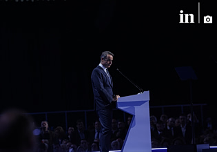 Νέα Δημοκρατία: Αυτοθαυμασμός και ξεπεσμένα συνθήματα στο εναρκτήριο λάκτισμα του συνεδρίου