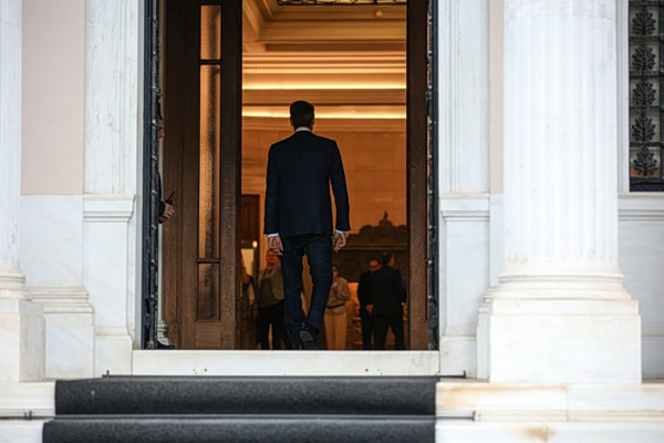 Κωδικός «Όλα στο… σκοτάδι» από Μαξίμου: Μπλόκο σε προανακριτική ΟΠΕΚΕΠΕ – Το ίδιο σχεδιάζει και για εξεταστική υποκλοπών