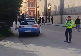 Ιταλία: Σοκ στη Μόντενα – Οδηγός παρέσυρε πεζούς με αυτοκίνητο και επιτέθηκε με μαχαίρι