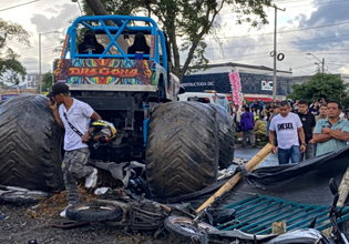 Monster Truck στην Κολομβία παρέσυρε τουλάχιστον 38 άτομα – Δύο άτομα έχασαν τη ζωή τους (βίντεο)
