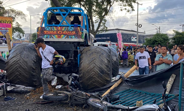 Monster Truck στην Κολομβία παρέσυρε τουλάχιστον 38 άτομα – Δύο άτομα έχασαν τη ζωή τους (βίντεο)