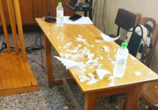 Νάουσα: Φωτιστικό έπεσε στο κεφάλι δικηγόρου κατά τη διάρκεια δίκης στο Πρωτοδικείο