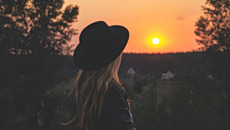 Τι είναι το «sunset anxiety» και γιατί μας προκαλεί άγχος;