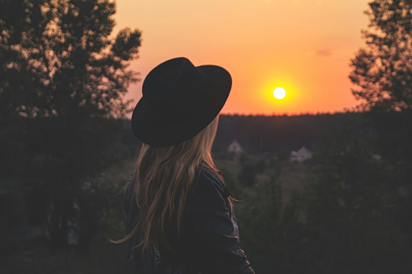 Τι είναι το «sunset anxiety» και γιατί μας προκαλεί άγχος;