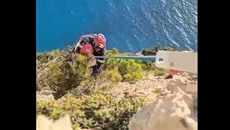 Ζάκυνθος: Δραματική επιχείρηση διάσωσης 22χρονου στο Ναυάγιο – Βίντεο ντοκουμέντο