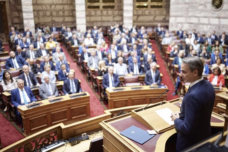 Συνεδρίαση ΚΟ ΝΔ: Πίσω από το «παραβάν» της συνταγματικής αναθεώρησης επιχειρεί ο Μητσοτάκης να κρύψει τη δυσαρέσκεια των βουλευτών