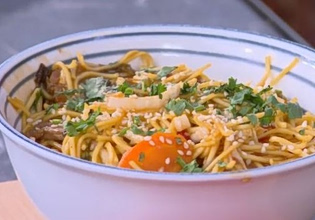 Συνταγές: Δύο πιάτα με noodles στα… γρήγορα