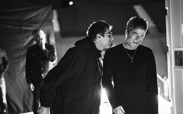Oasis: Η πρώτη κοινή συνέντευξη των αδερφών Γκάλαχερ μετά από 25 χρόνια