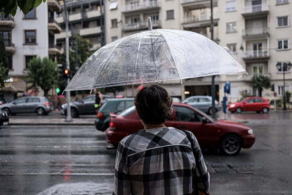 Καιρός: Ραγδαία αλλαγή με βροχές, καταιγίδες και πτώση θερμοκρασίας