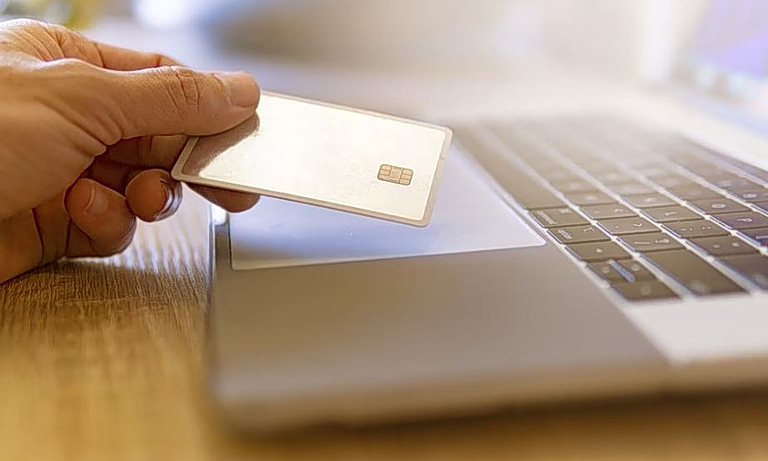 Survey: Online Shopping Becomes Entrenched in Greek Consumer Habits