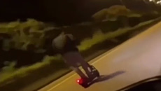 Αναβάτης με πατίνι έτρεχε με 120 χλμ/ώρα στη λεωφόρο Βουλιαγμένης  – Βίντεο ντοκουμέντο