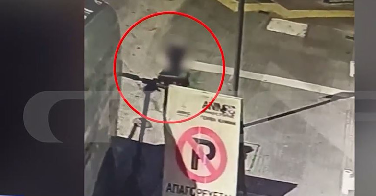 Λάρισα: Μικρά παιδιά κλέβουν ηλεκτρικό πατίνι – Βίντεο ντοκουμέντο