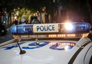 Επεισοδιακή καταδίωξη 49χρονου στου Ρέντη – Τράκαρε με περιπολικό και προσέκρουσε σε κάγκελα πριν συλληφθεί