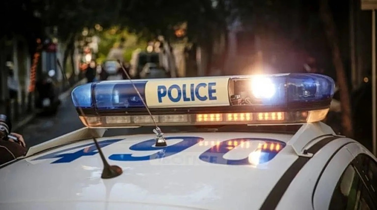 Επεισοδιακή καταδίωξη 49χρονου στου Ρέντη – Τράκαρε με περιπολικό και προσέκρουσε σε κάγκελα πριν συλληφθεί