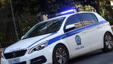 Τρόμος για οικογένεια στη Θεσσαλονίκη – Άνδρας με αλυσοπρίονο και μαχαίρι φώναζε έξω από το σπίτι τους