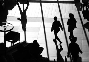 ΕΕ: Λιγότερα παιδιά και έφηβοι παρά την πληθυσμιακή αύξηση – Τι δείχνουν τα στοιχεία για την Ελλάδα