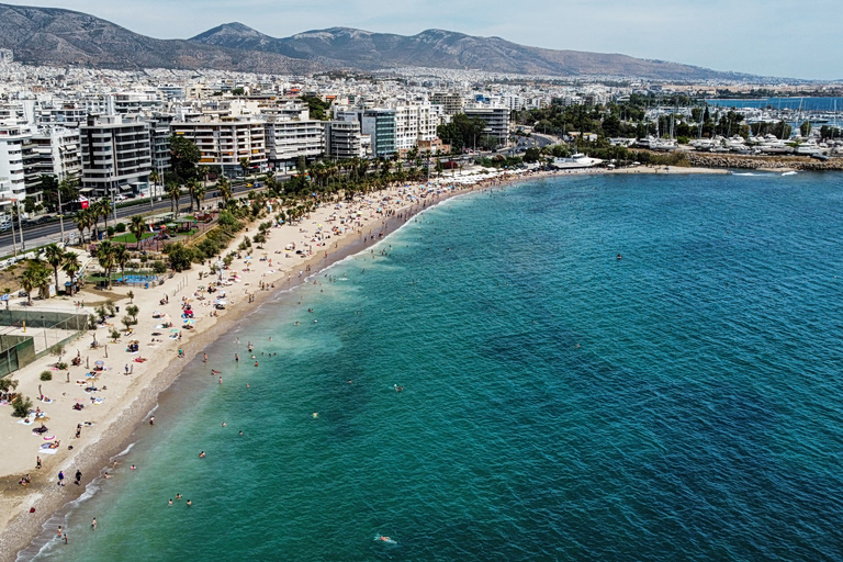 Η «αθέατη» πλευρά της Αττικής: Τα εμπόδια που κρατούν τους ξένους επισκέπτες μακριά από τις ακτές