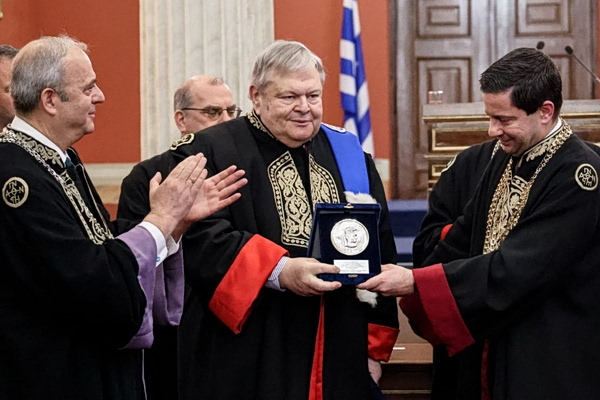 Επίτιμος διδάκτορας του ΕΚΠΑ αναγορεύτηκε ο Ευάγγελος Βενιζέλος