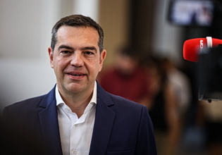 Τσίπρας για Πανελλαδικές: Τα όνειρά σας είναι πολύ μεγάλα για να χωρέσουν στην κόλλα των εξετάσεων