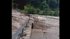 Ηλεία: Υπερχείλισε ο Πηνειός ποταμός στο Κακοτάρι μετά την ισχυρή καταιγίδα στις πλαγιές του Ερυμάνθου