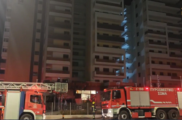 Κάτω Πατήσια: Πυρκαγιά σε σούπερ μάρκετ που βρίσκεται στο ισόγειο πολυκατοικίας
