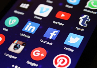 Τα social media στο εδώλιο: Μαζικές αγωγές στις ΗΠΑ για «εθισμό» των μαθητών