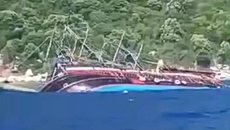 Τουριστικό πλοίο βυθίστηκε στη Μαρμαρίδα – Σώοι οι 148 επιβάτες και το πλήρωμα