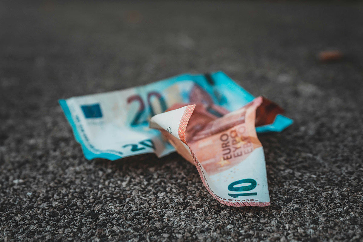 Το φάντασμα του χρέους επιστρέφει πάνω από την Ευρώπη